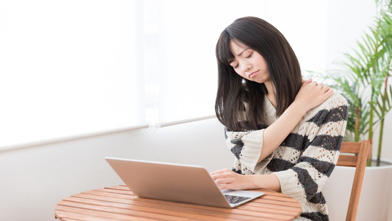 仕事に集中できなくなるほどの肩こり