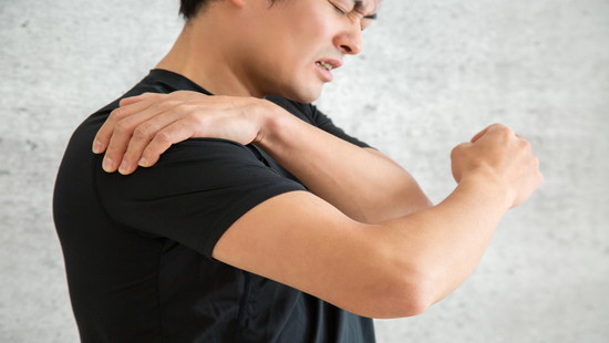 大好きな野球ができなくなった右肩の痛みと可動域制限
