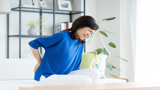 動くことに不安を抱える慢性的な腰痛と左脚の痺れ