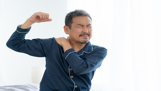 動かすたびに引っかかりを感じていた右肩の痛みと可動域制限