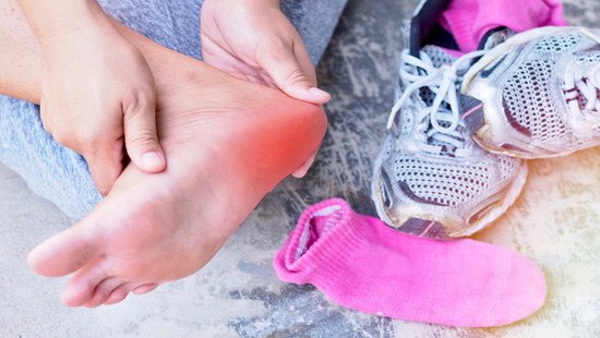 少し急いだり走ったりすると出てくるかかと痛