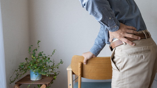 慢性腰痛・左膝痛・不眠を抱えていた50代男性の一症例