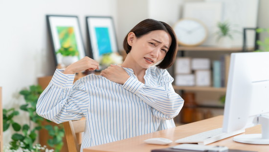 脳の異常まで疑った慢性的な首の痛みと右腕の痺れ